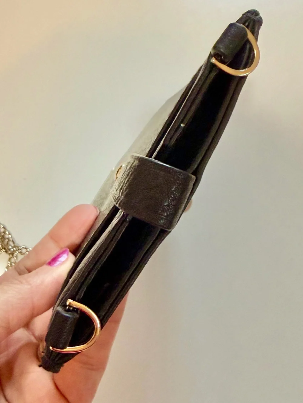 Kate Spade NY Pearl & Black Pebbled Iphone Sleeve Crossbody Bag